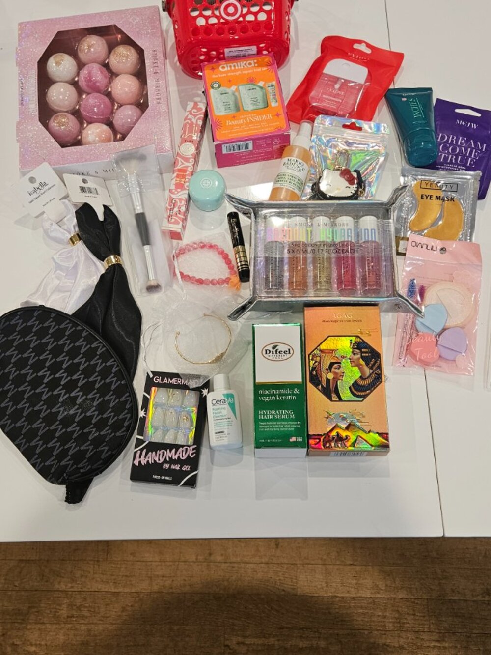 Mystery Bundle with Target Mini Basket & Hello Kitty AirTag Holder Keychain - Picture 10 of 12